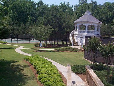 6 lit courts w/ pavillion