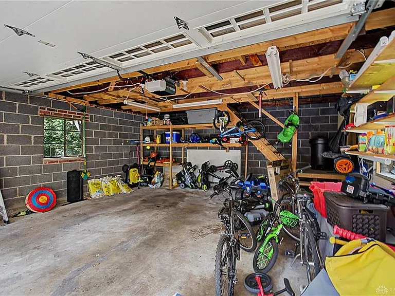 333 Thruston Blvd E — Photo 47