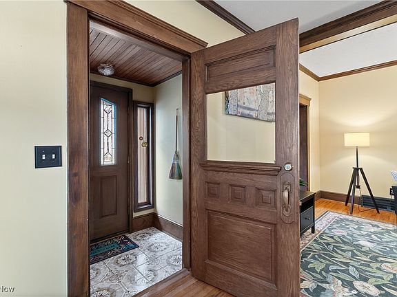 4th image of 1540 Wyandotte Ave
