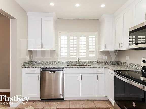 4th image of 20340 Gentry Ave