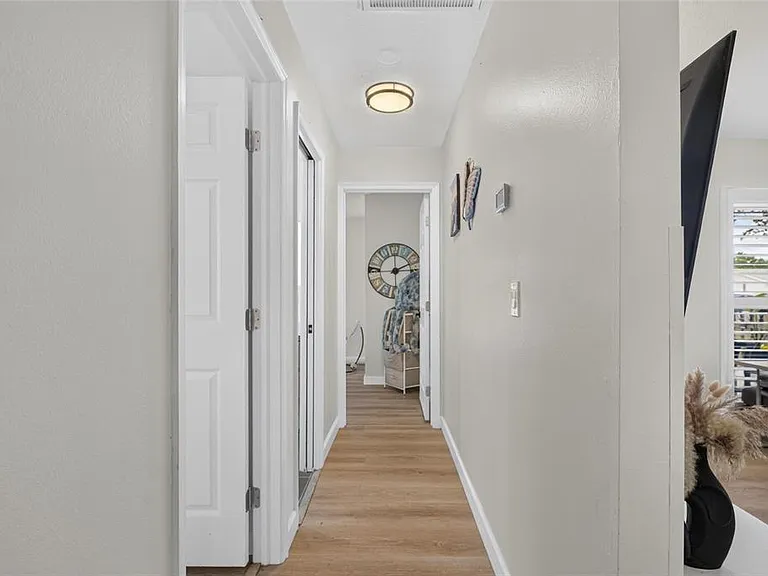614 Stillview Cir — Photo 30