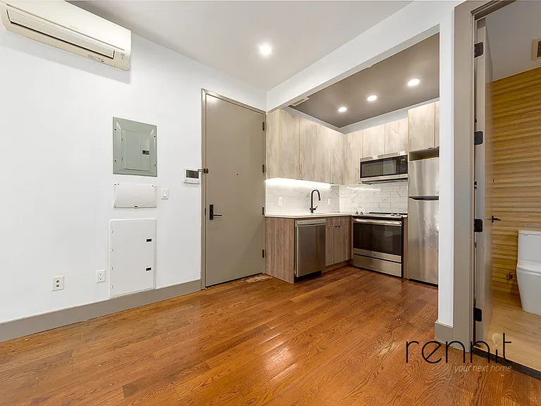 211 Troy Ave #1L — Photo 1