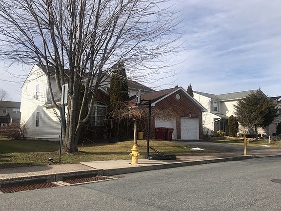 3rd image of 2605 Hickory Dr