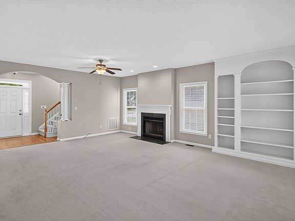 4th image of 223 Ravenstone Dr