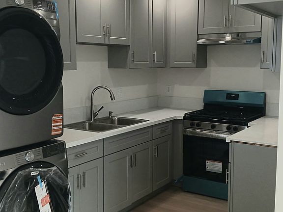 4th image of 6725 Tyrone Ave