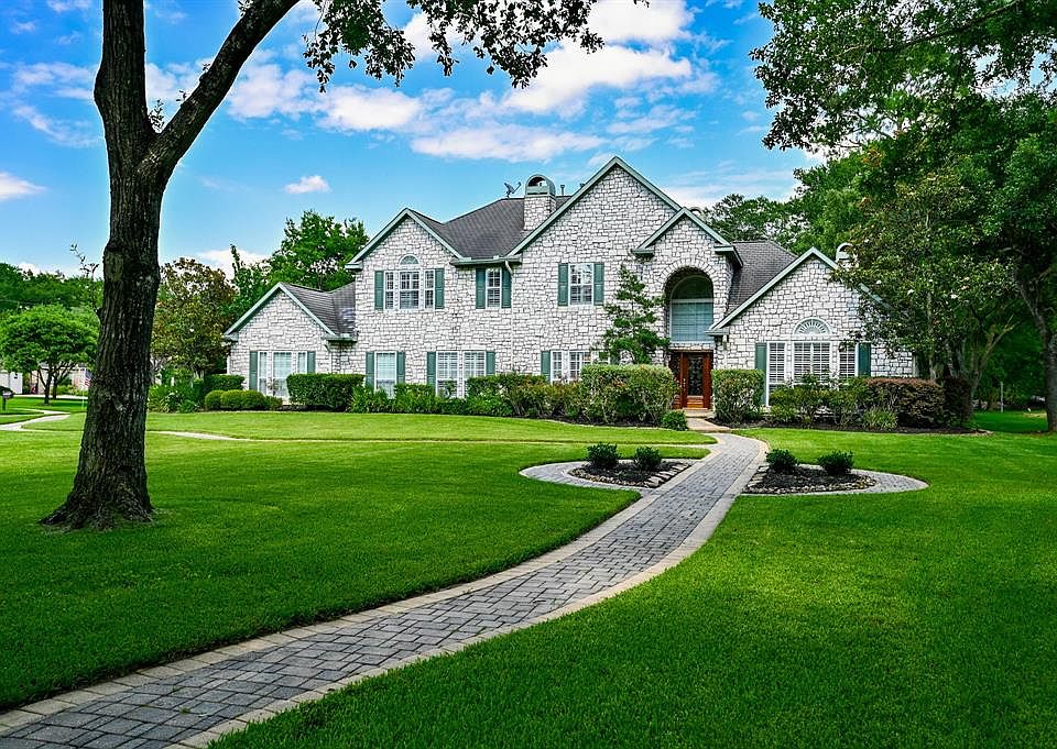 1st image of 614 Woods Ln