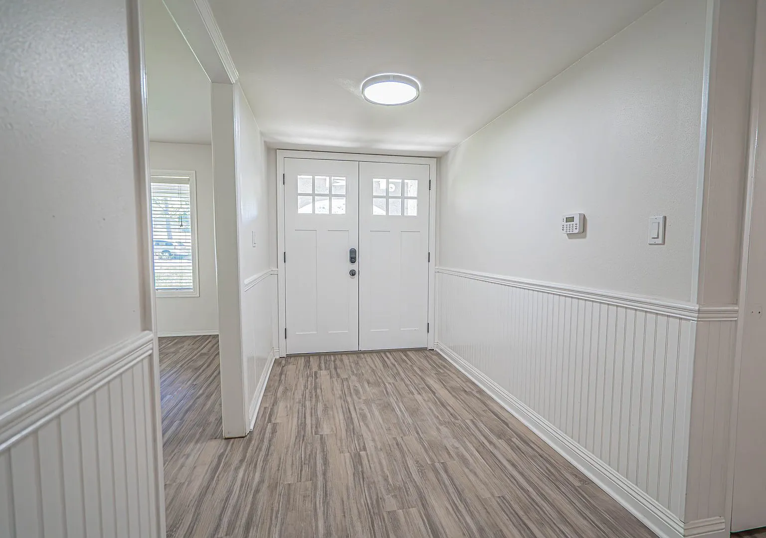 Newhall Single Story Home For Rent in Oakridge Tract. — Photo 2