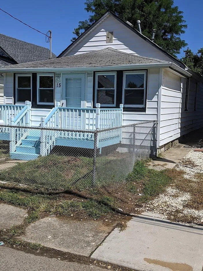 15 Woodland Ave — Photo 2
