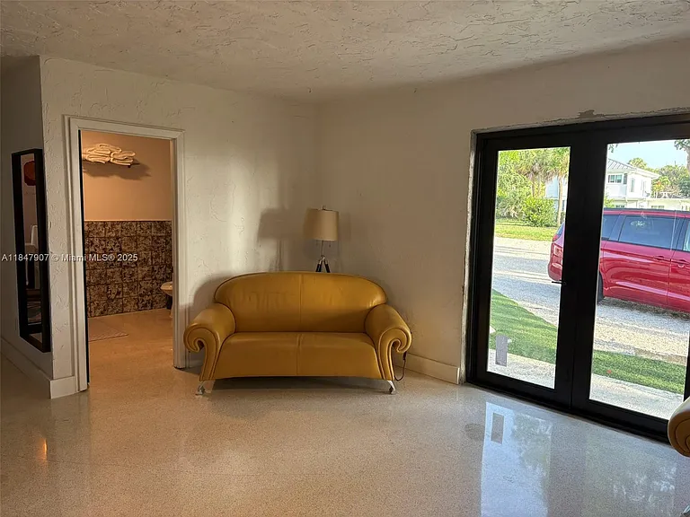 6003 S Indian River Dr — Photo 8