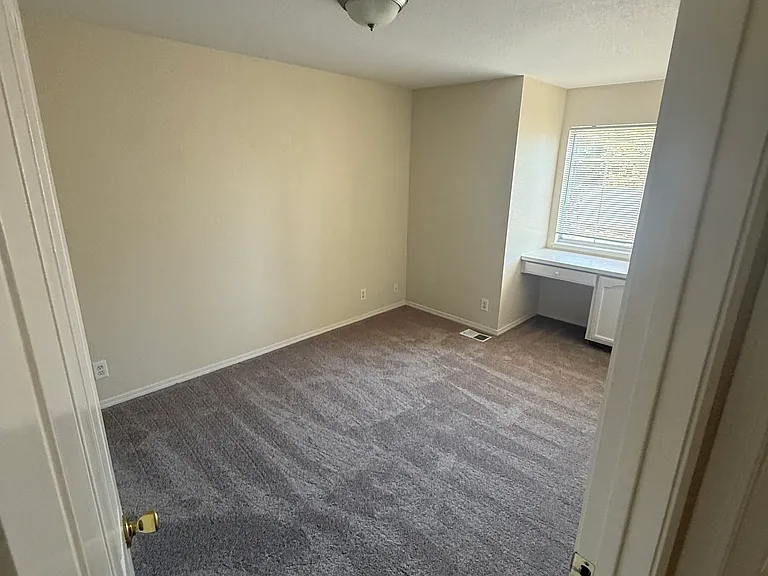 234 Laurelwood Cir — Photo 11