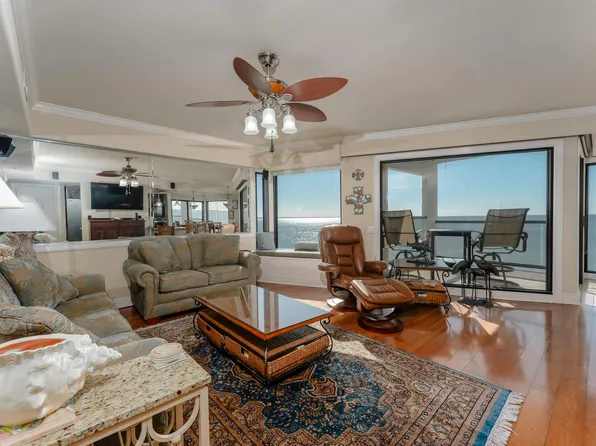 220 W Cora Lee Dr, South Padre Island, TX 78597