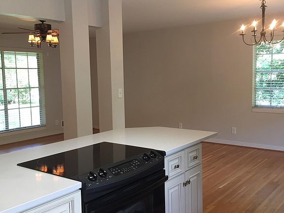 5th image of 313 Donna Dr
