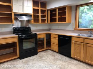 26195 Barrett Rd NE, Kingston, WA 98346