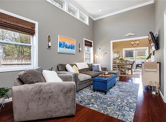 3rd image of 70 Lake Dr