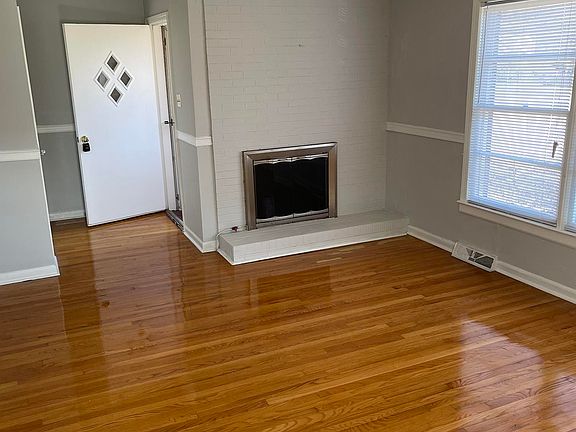 5th image of 225 Englewood Ln