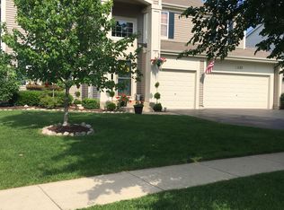 1122 Shoreline Dr, Hampshire, IL 60140