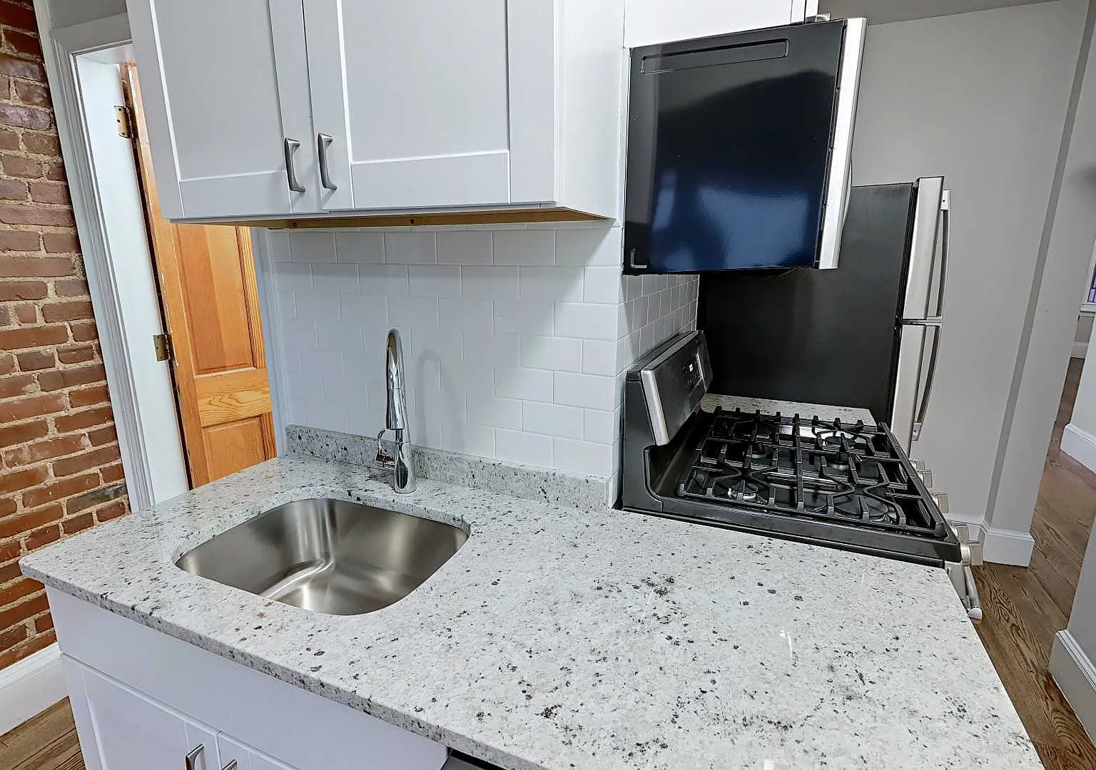 3 bed, $3,695 — Photo 3