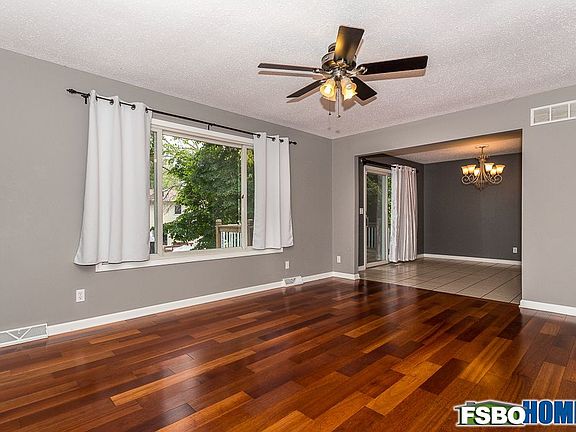 3rd image of 3273 Pleasant Dr