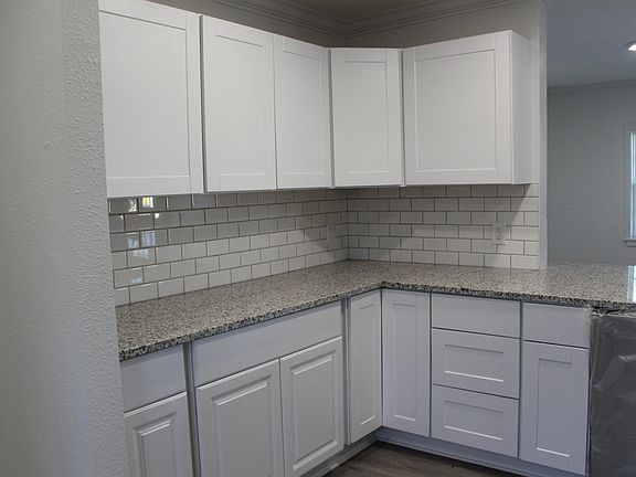 2nd image of 705 Lula St