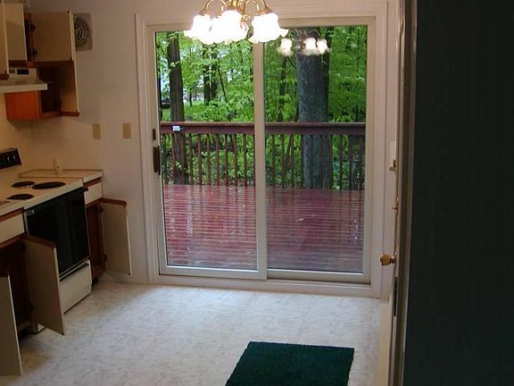 4th image of 636 Oneida Dr