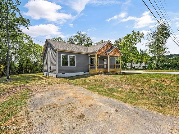 3rd image of 3021 Shelbourne Rd