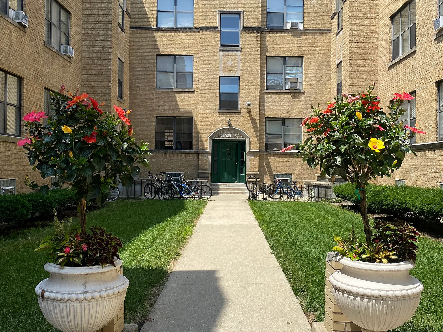2 bed, 700 sqft, $1,650 — Photo 1