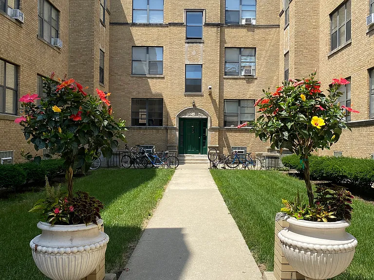 4930 N Kedzie Ave #2E — Photo 1