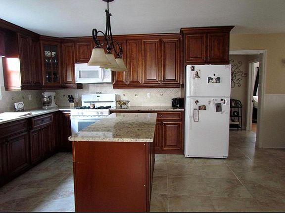 2nd image of 72 Hillcrest Ave