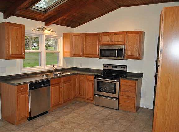 4th image of 530 W Lakeshore Dr SE