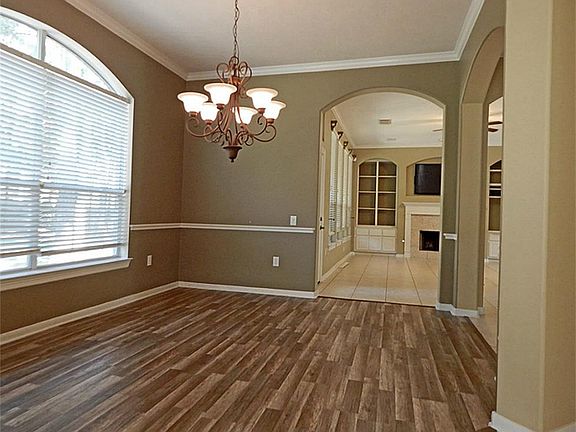 2nd image of 270 Creekwood E