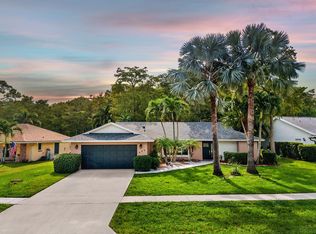 925 Azure Ave, Wellington, FL 33414