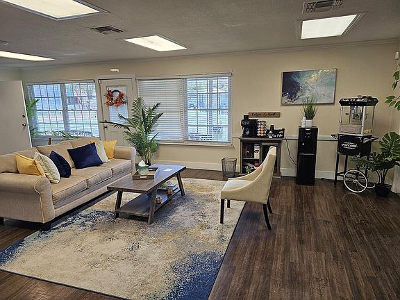 4th image of 4819 Lunar #2B-2Ba-960Sqft