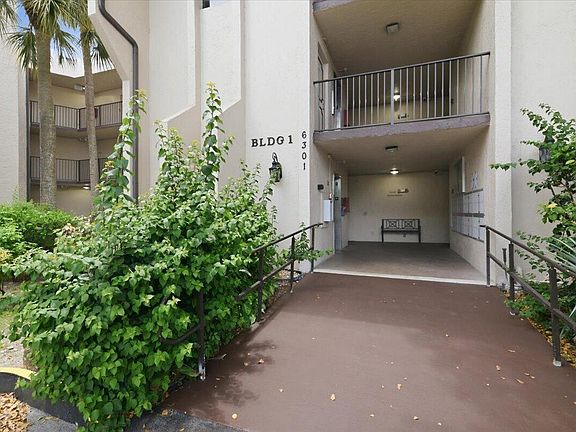 3rd image of 6301 N UNIVERSITY Drive #206