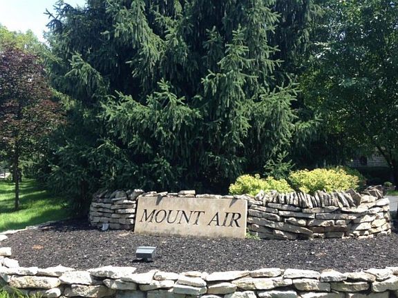 2nd image of 8202 Mount Air Pl
