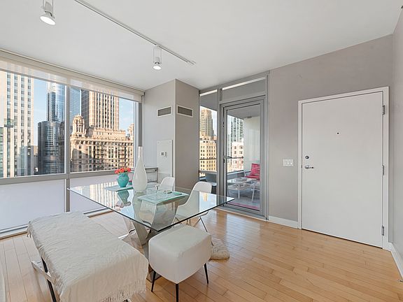 5th image of 8 E Randolph St Unit 1905