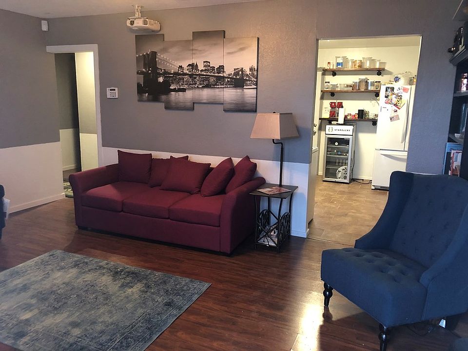 2nd image of 2138 N Mockingbird Ln