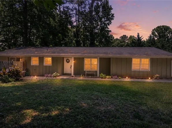 1117 Mandalay Ct SW, Lilburn, GA 30047