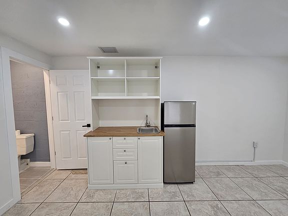 5th image of 5851 NW 38th St #B