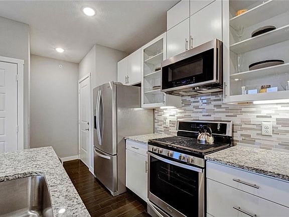 5th image of 810 Rock St Unit 404