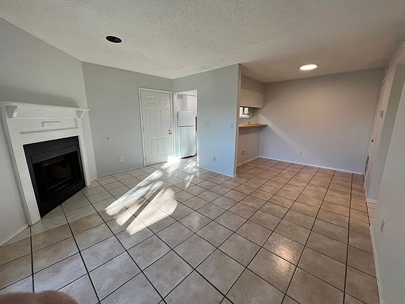 4th image of 2300 W Persimmon St #25