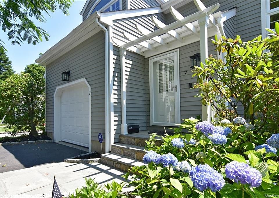 1st image of 7 Pinewood Cir