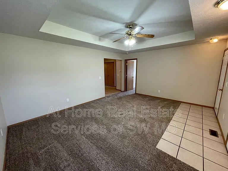 4305 W La Siesta St — Photo 2