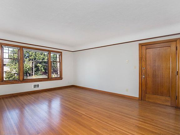 4th image of 1404 Olympic Way W #201
