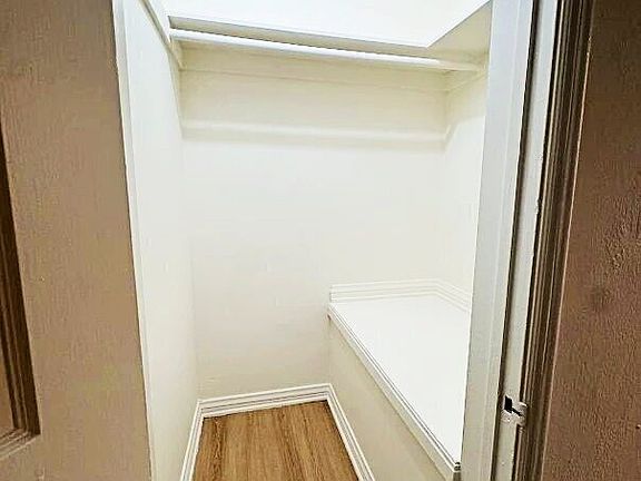 4th image of 127 N Doheny Dr #127.5