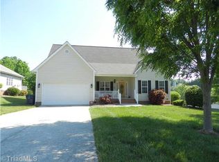 1195 Somerset Crossing Ln, Kernersville, NC 27284