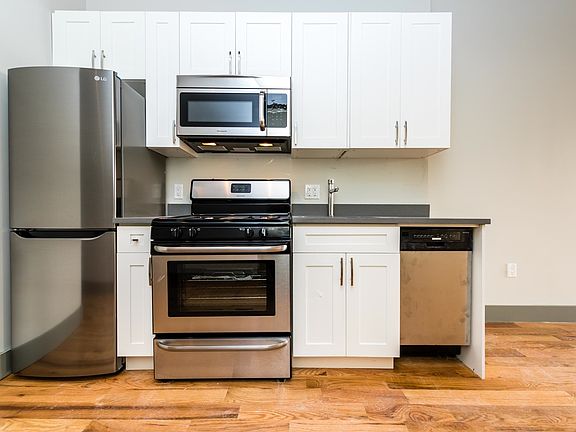 2nd image of 202 Irving Ave APT 3L