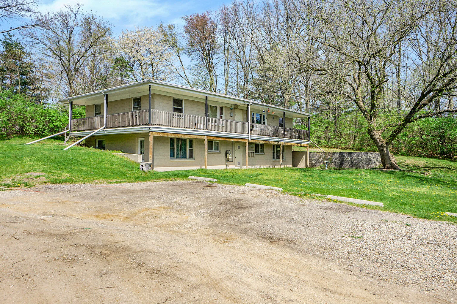 5647 Cross St photo 1