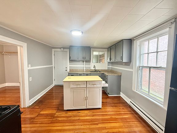 2nd image of 142 Paine St APT 1