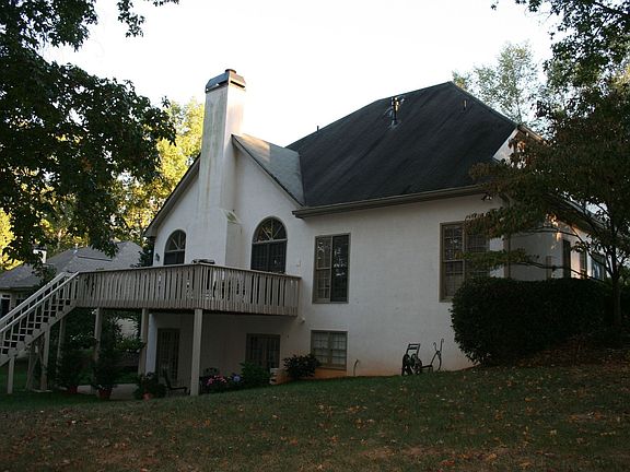 Back of 2935 Champagne Ct.