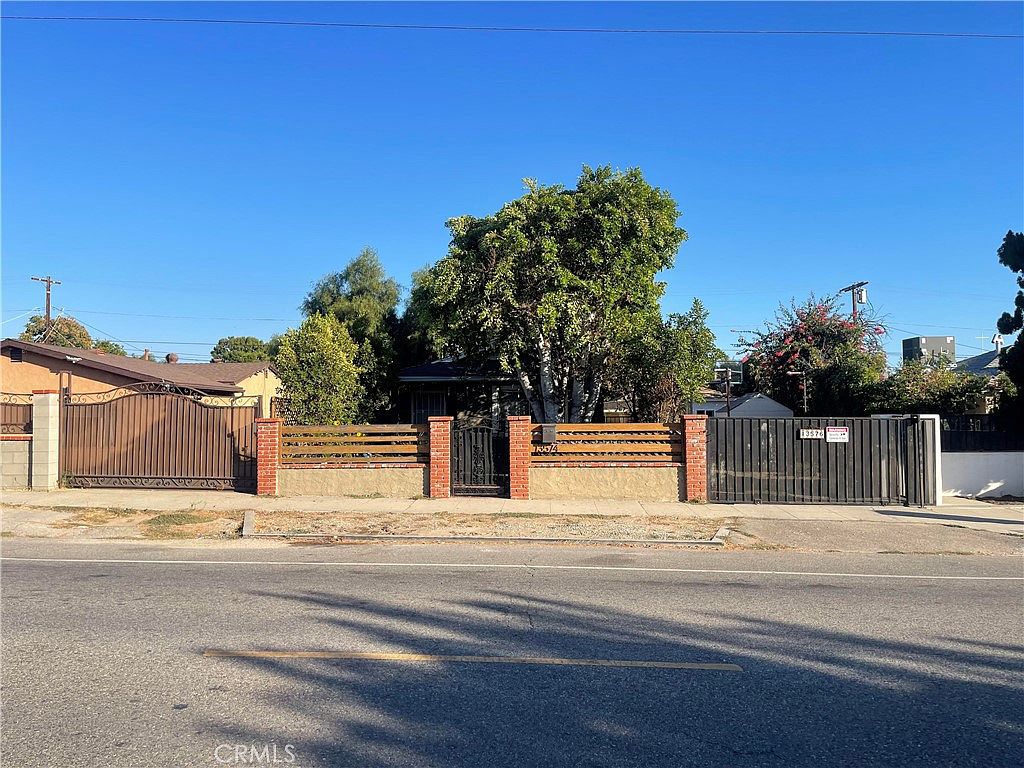 13574 Sayre St, Sylmar, CA 91342 | MLS #SR24150718 | Zillow - 12745 Arroyo St Sylmar California 91342